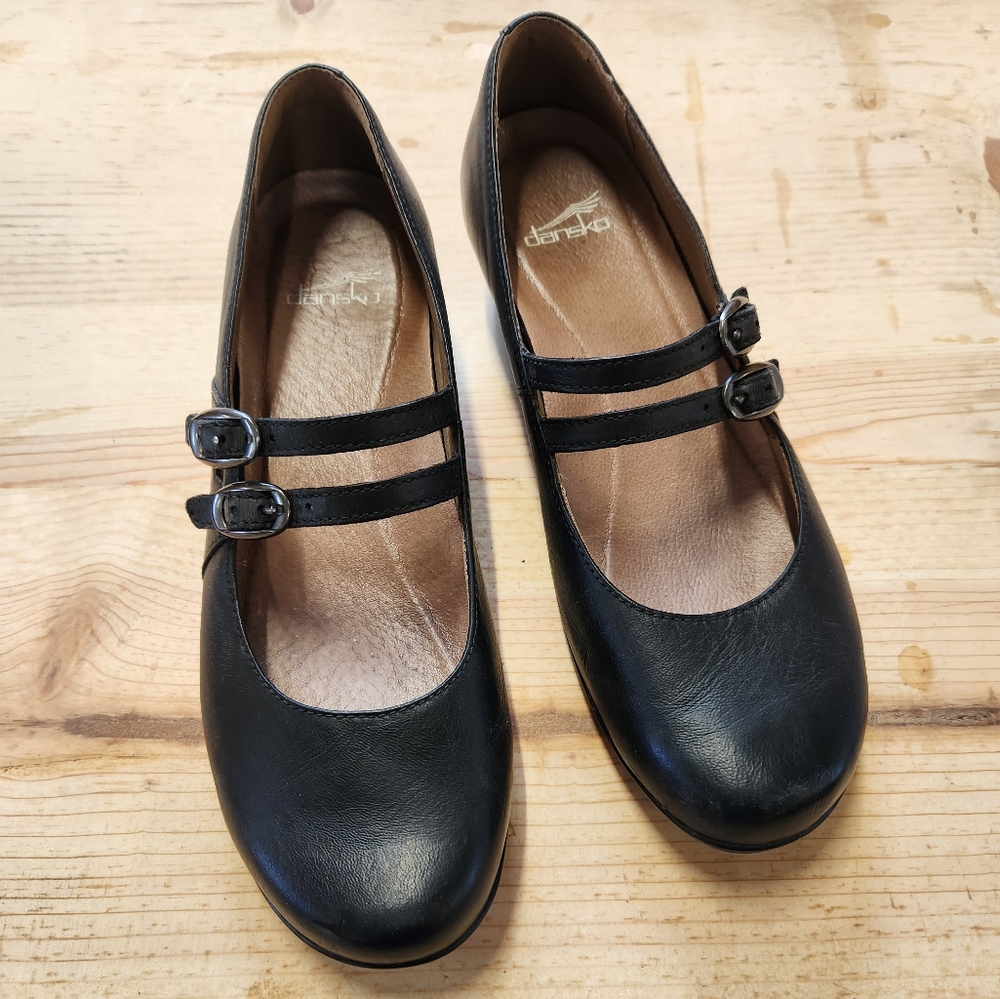 Size 42 (U.S. 11) black leather Mary Janes